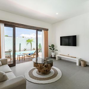 King Suite Pool View